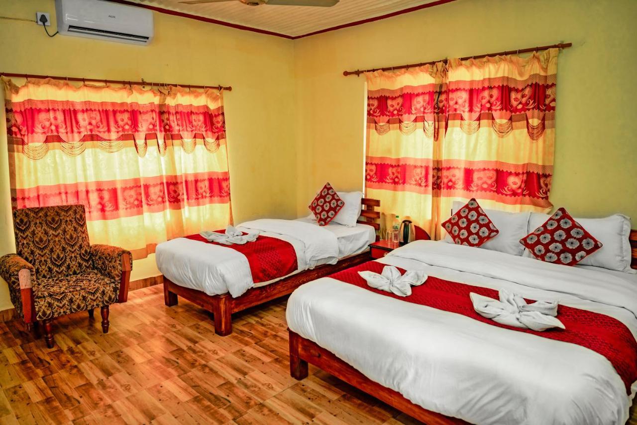 פוקהרה Hotel Plaza Nepal מראה חיצוני תמונה