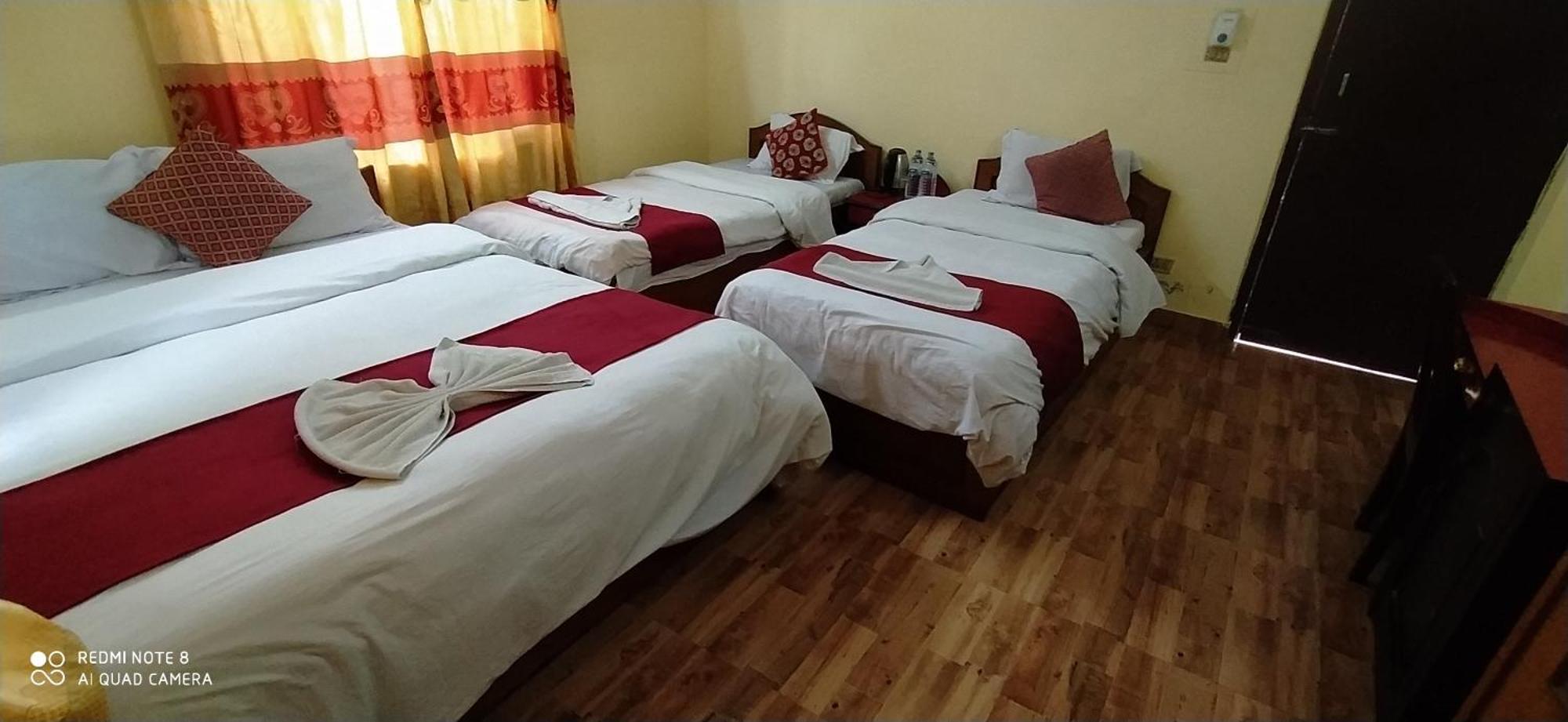 פוקהרה Hotel Plaza Nepal מראה חיצוני תמונה